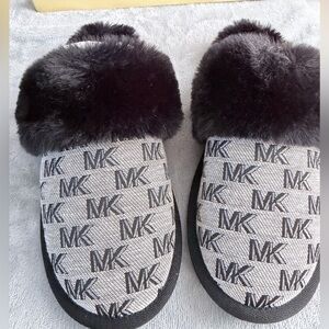 Michael Kors Size 8 Plush Slipper